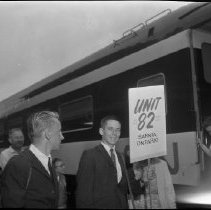 Exchange Students Meet Outside the CNR